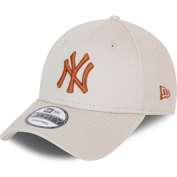 Gorra curva beige ajustable con logo marrón 9FORTY League Essential de New York Yankees MLB de New Era